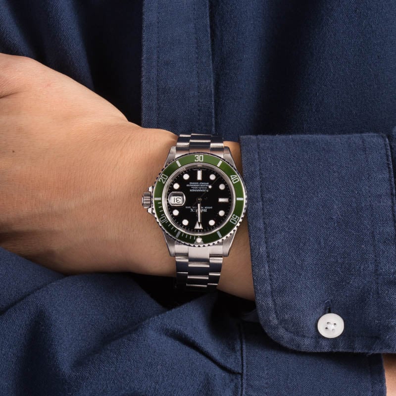 How to Authenticate a Pre-Owned Luxury Watch 2025