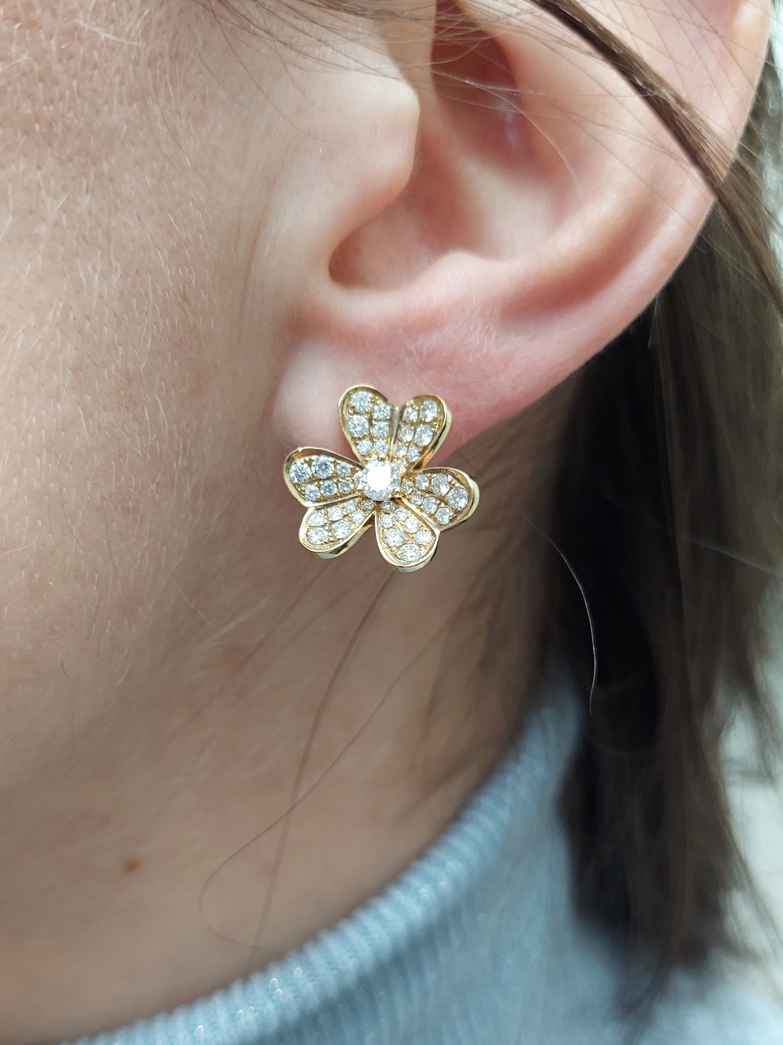 Van Cleaf & Arpels Frivole Flower Diamond Earrings