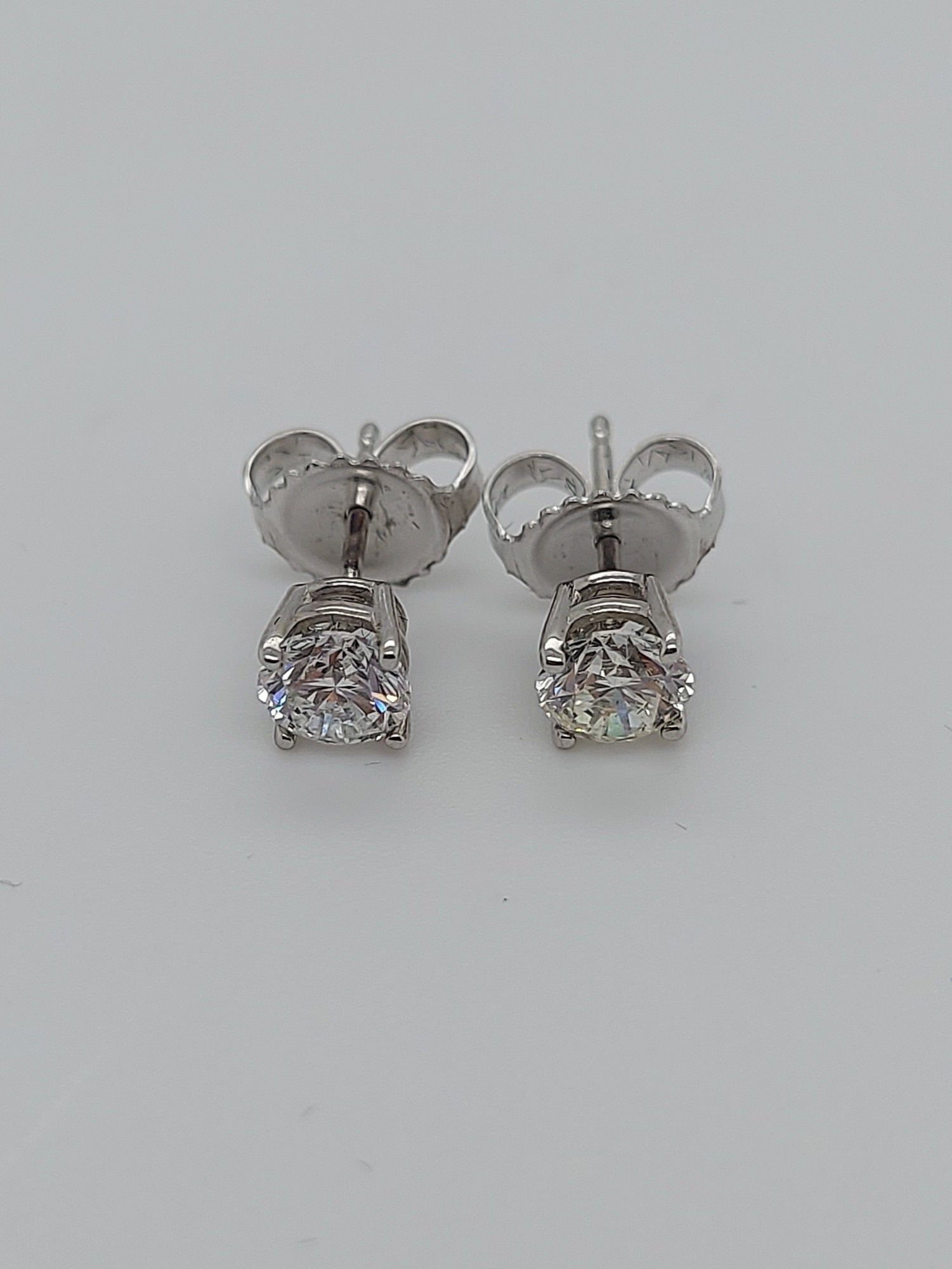 Round Cut Diamond Stud Earrings