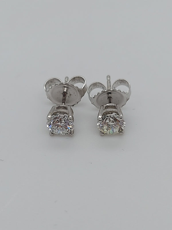 Round Cut Diamond Stud Earrings