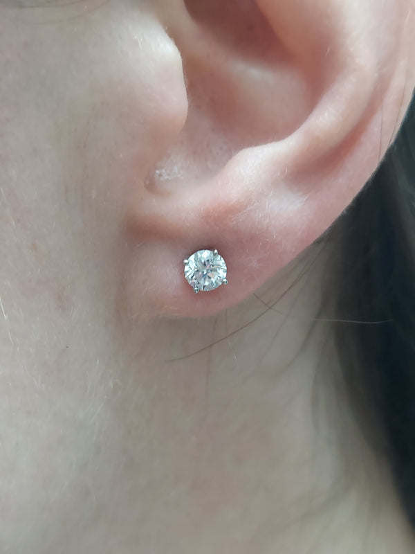 Round Cut Diamond Stud Earrings