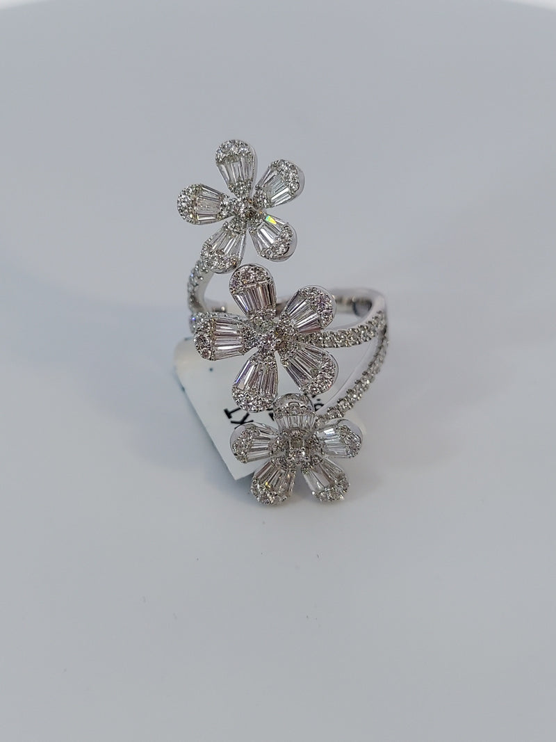 Multicut Diamond Flowers Ring