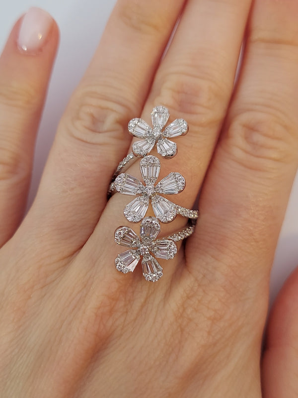 Multicut Diamond Flowers Ring