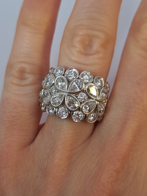 Van Cleef Diamond Flower Band Ring