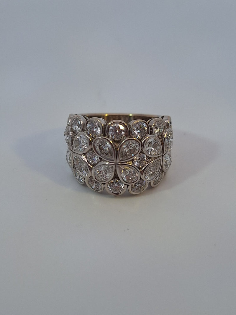 Van Cleef Diamond Flower Band Ring