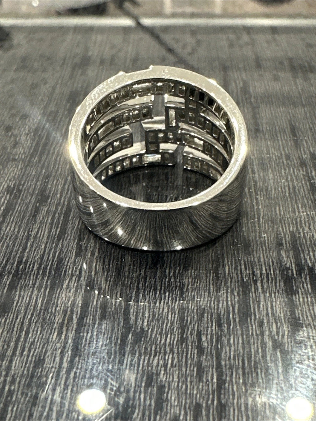 Harry Winston Traffic diamond ring detail view