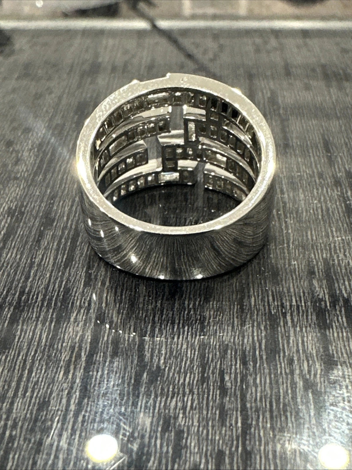 Harry Winston Traffic diamond ring detail view