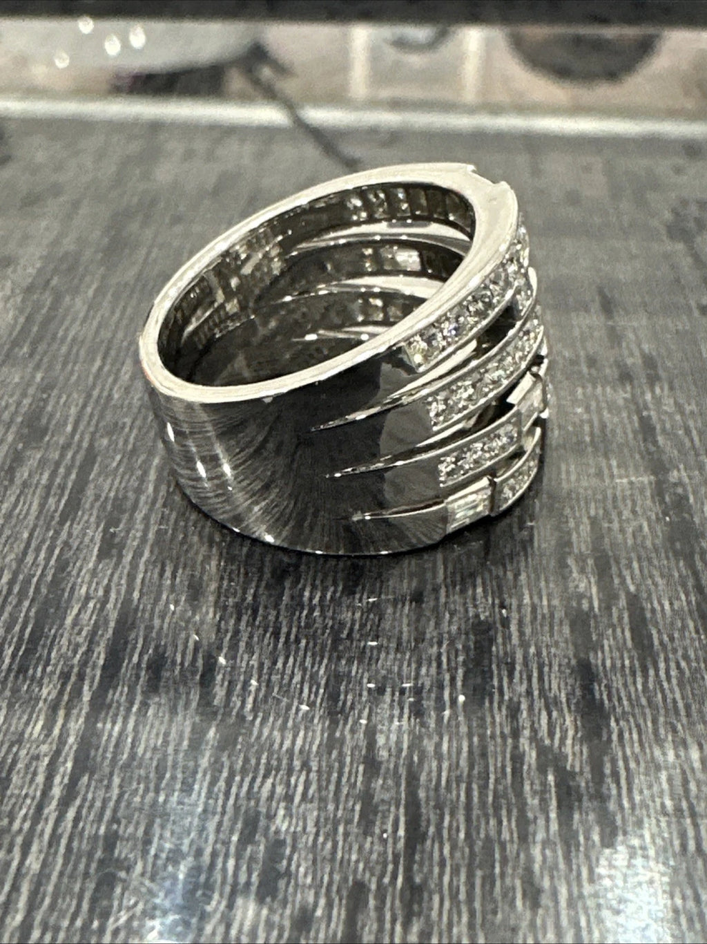 Harry Winston Traffic diamond ring alternate detail