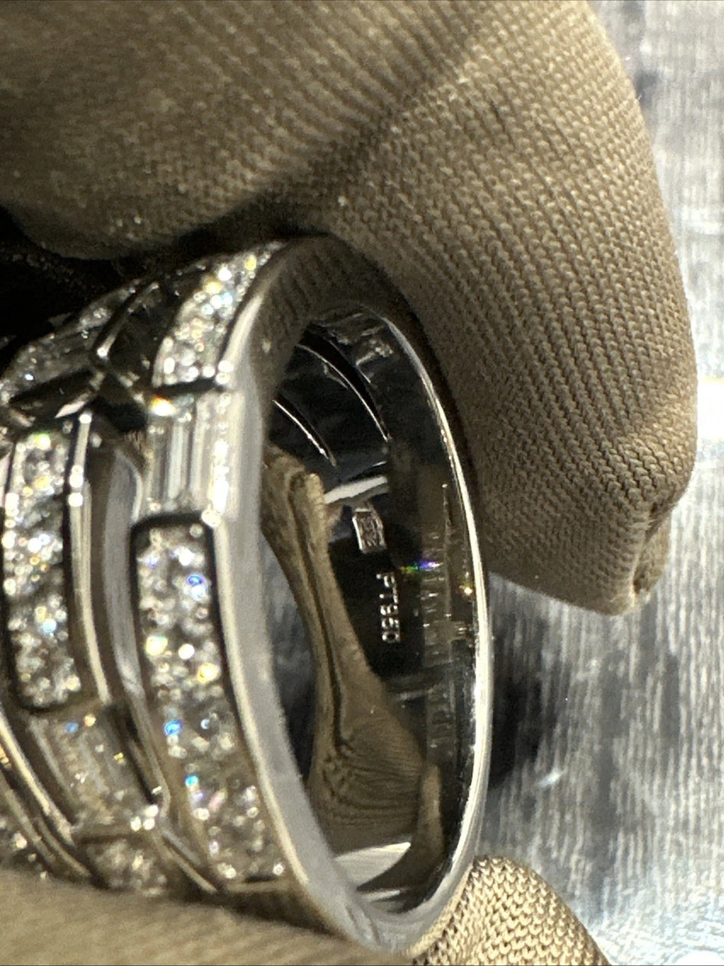 Harry Winston Traffic diamond ring interior view