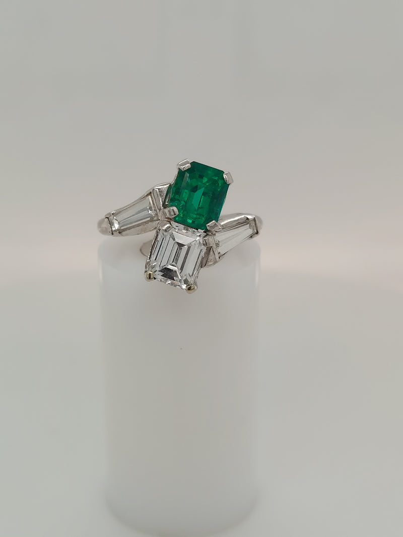 2 Carat Green Emerald & 2 Carat Diamond Fashion Ring