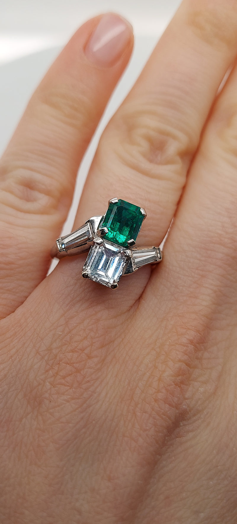 2 Carat Green Emerald & 2 Carat Diamond Fashion Ring