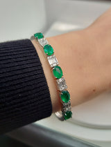 3.30 Carat Green Emerald & 0.90 Carat Diamond Bangle