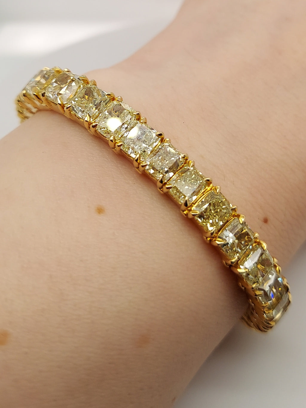 60 Carat Fancy Yellow Diamond Tennis Bracelet – bnbluxuryny